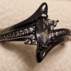 Elegant Silver and Black Women's Ring